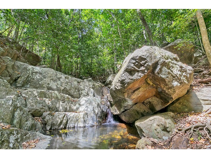 139-143 Stanton Road, Smithfield QLD 4878