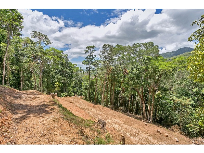 139-143 Stanton Road, Smithfield QLD 4878