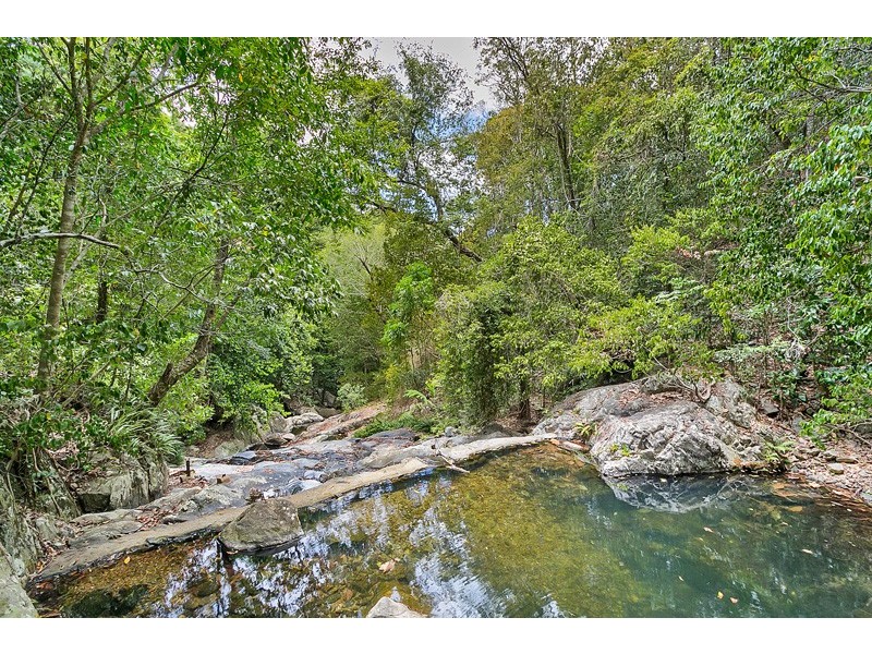 139-143 Stanton Road, Smithfield QLD 4878