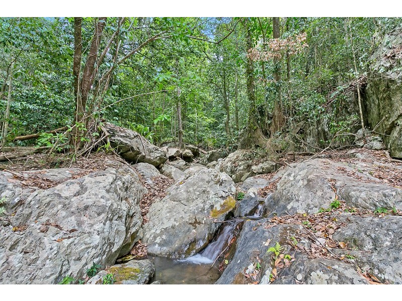 139-143 Stanton Road, Smithfield QLD 4878