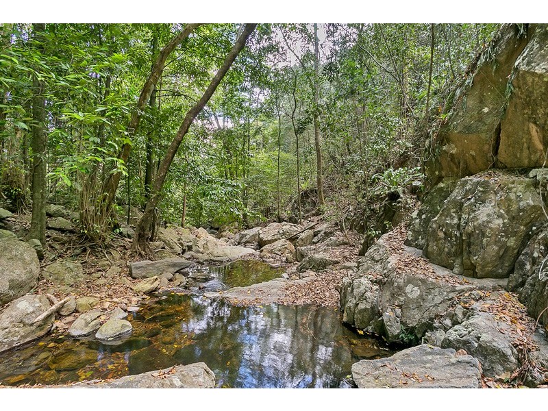 139-143 Stanton Road, Smithfield QLD 4878