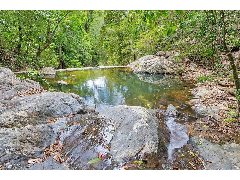 139-143 Stanton Road, Smithfield QLD 4878