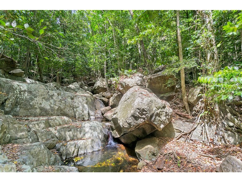 139-143 Stanton Road, Smithfield QLD 4878