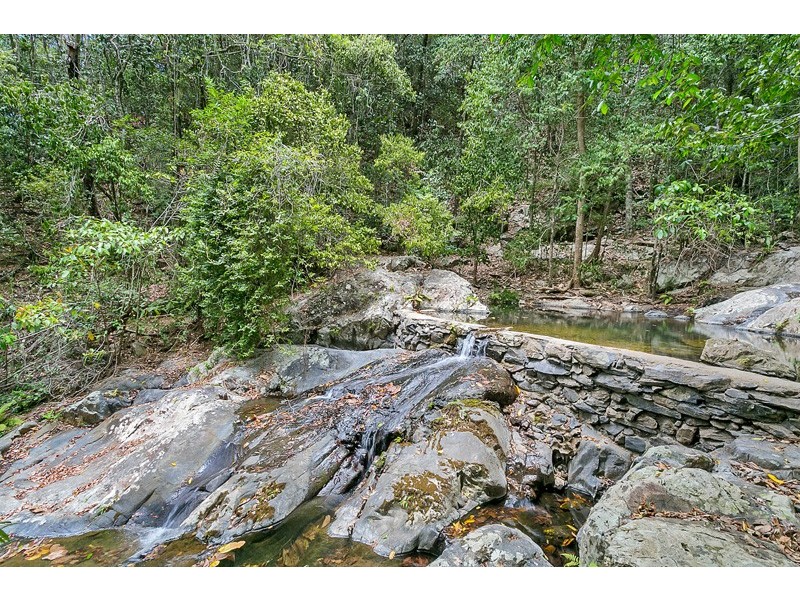 139-143 Stanton Road, Smithfield QLD 4878