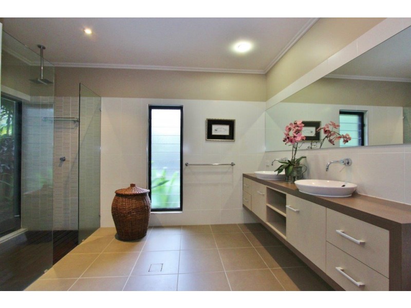4 Pambula Close, Kewarra Beach QLD 4879