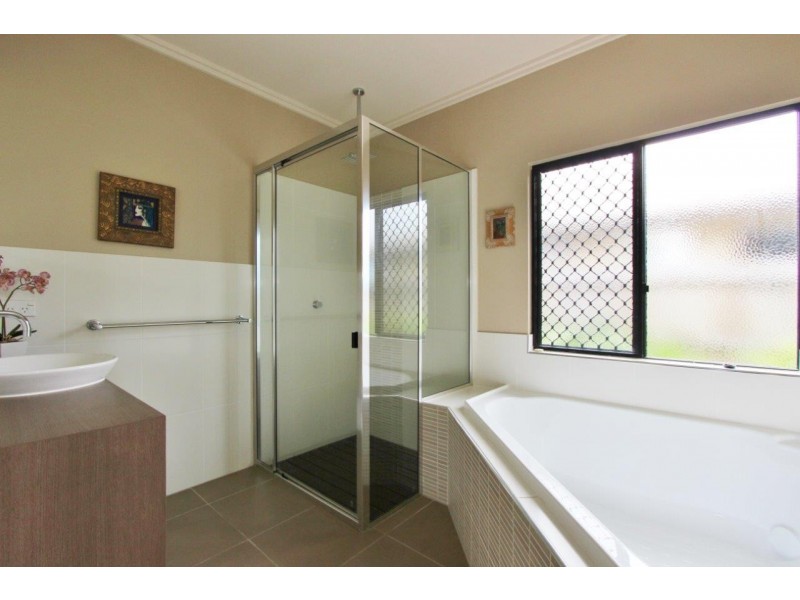4 Pambula Close, Kewarra Beach QLD 4879