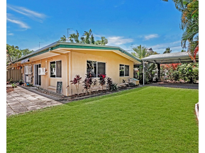 2/2 Granadilla Street, Holloways Beach QLD 4878