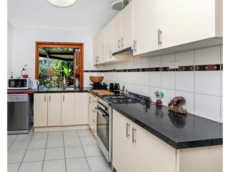 2/2 Granadilla Street, Holloways Beach QLD 4878