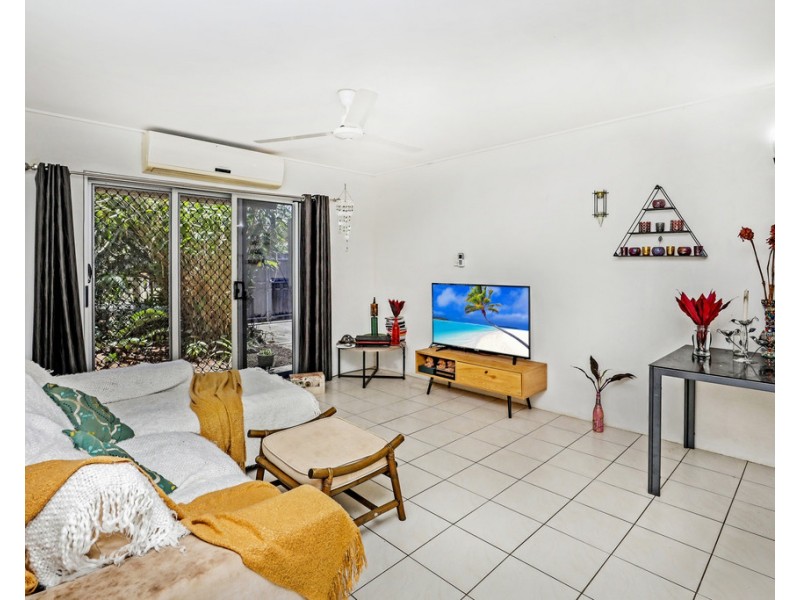 2/2 Granadilla Street, Holloways Beach QLD 4878