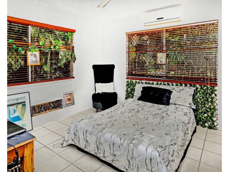 2/2 Granadilla Street, Holloways Beach QLD 4878