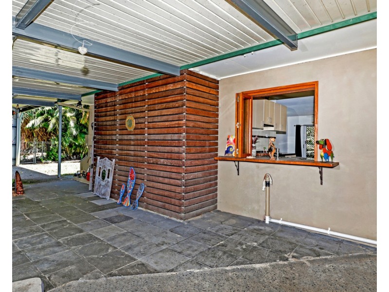 2/2 Granadilla Street, Holloways Beach QLD 4878