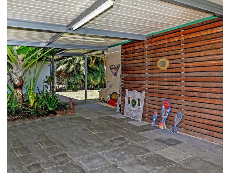 2/2 Granadilla Street, Holloways Beach QLD 4878