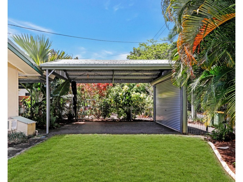 2/2 Granadilla Street, Holloways Beach QLD 4878