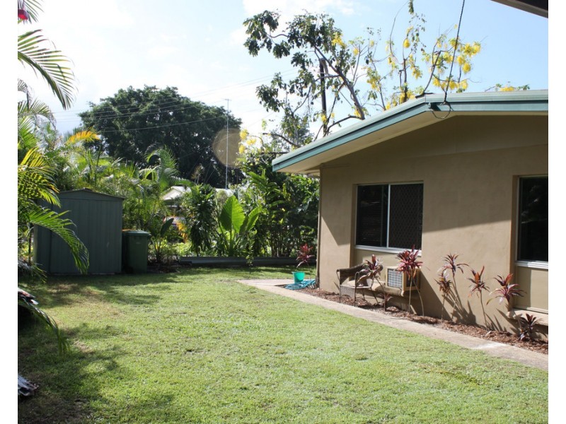 2/2 Granadilla Street, Holloways Beach QLD 4878