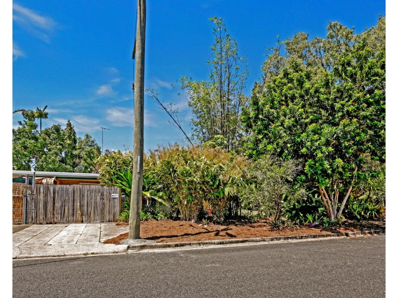 2/2 Granadilla Street, Holloways Beach QLD 4878