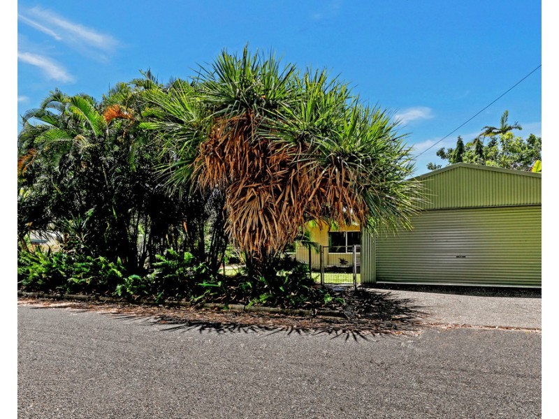 2/2 Granadilla Street, Holloways Beach QLD 4878