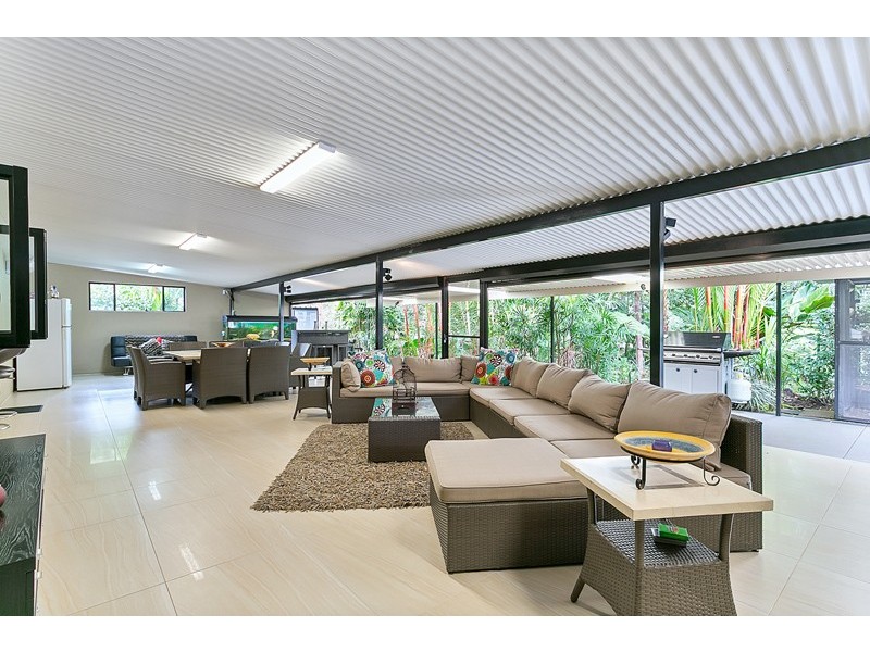 11 Sennfeld Close, Palm Cove QLD 4879