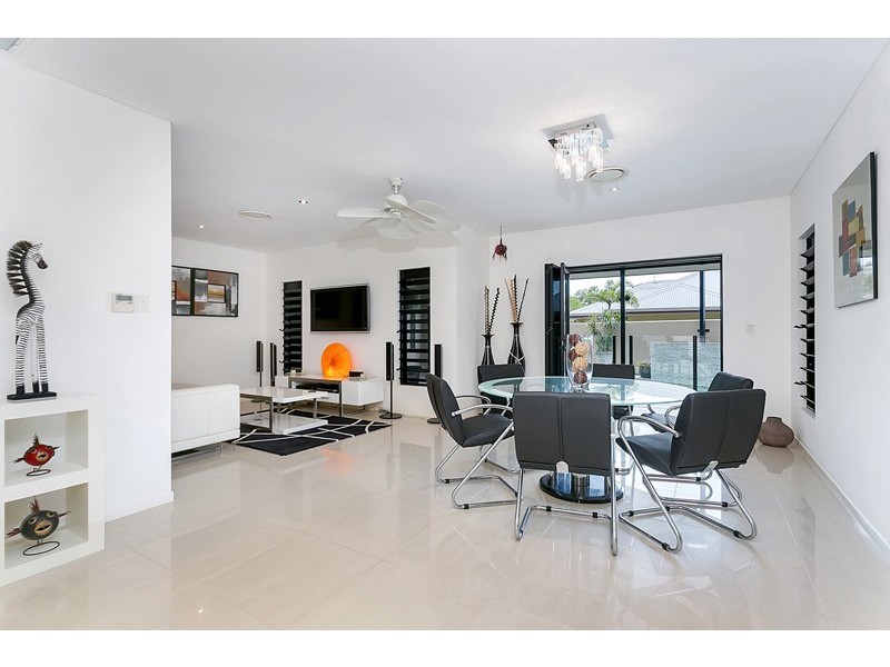 11 Sennfeld Close, Palm Cove QLD 4879