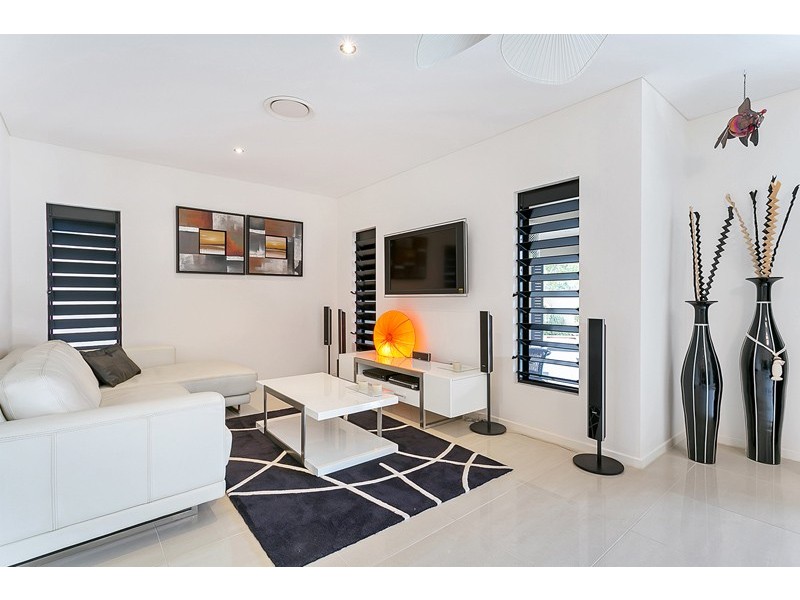 11 Sennfeld Close, Palm Cove QLD 4879
