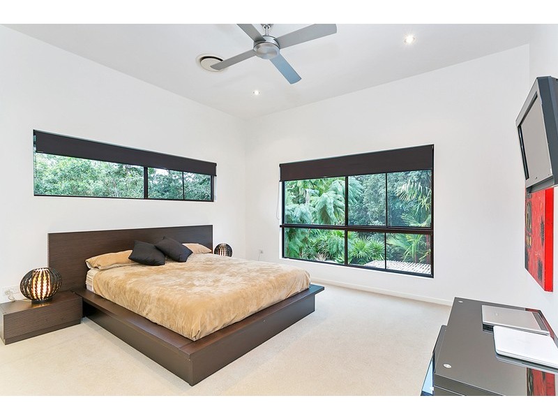 11 Sennfeld Close, Palm Cove QLD 4879