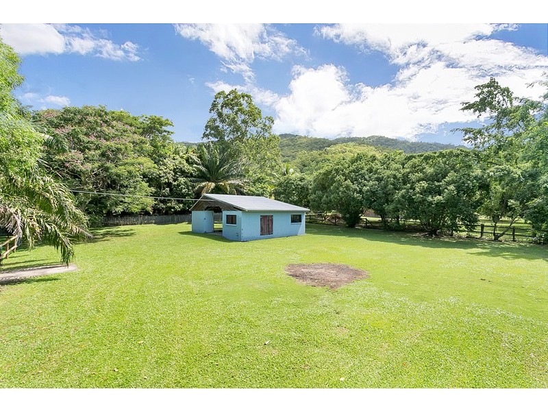 Clifton Beach QLD 4879