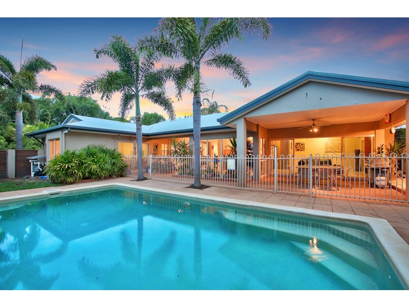15 Barrier Close, Clifton Beach QLD 4879