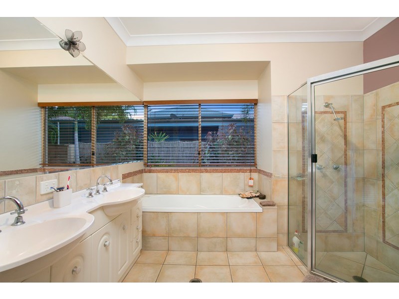 15 Barrier Close, Clifton Beach QLD 4879