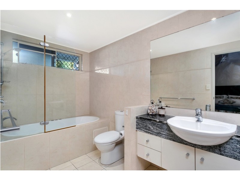 5/74-77 Arlington Esp, Clifton Beach QLD 4879