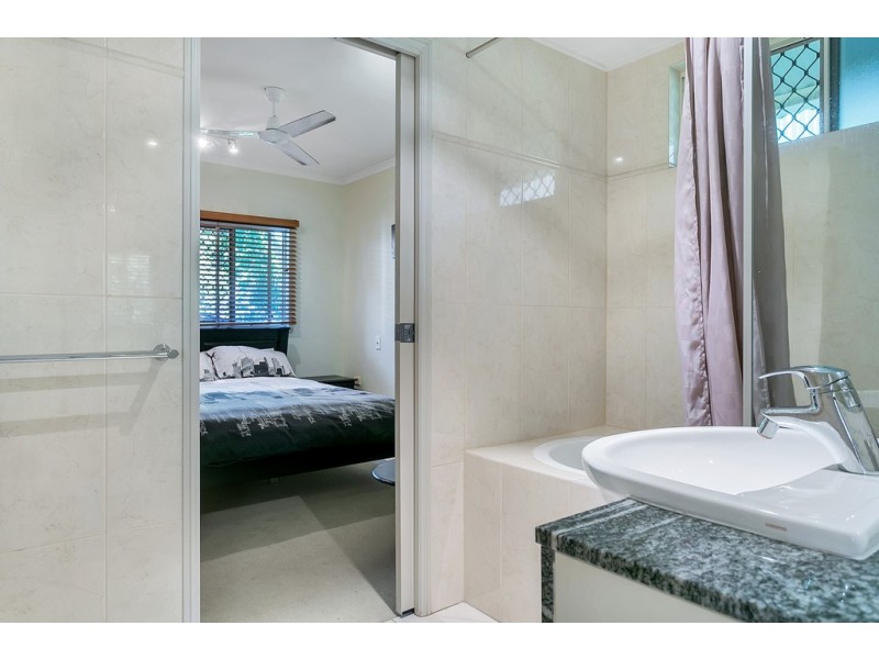 5/74-77 Arlington Esp, Clifton Beach QLD 4879