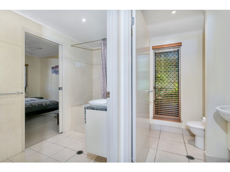 5/74-77 Arlington Esp, Clifton Beach QLD 4879