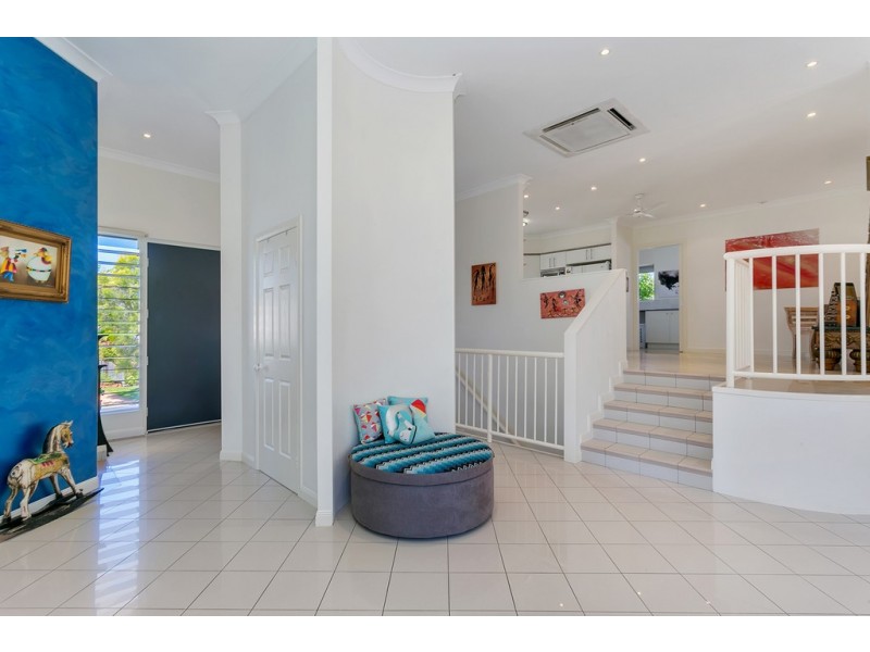 19 Trivia Street, Palm Cove QLD 4879