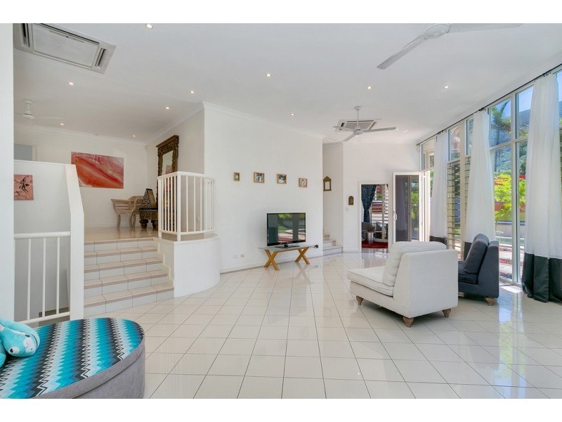 19 Trivia Street, Palm Cove QLD 4879