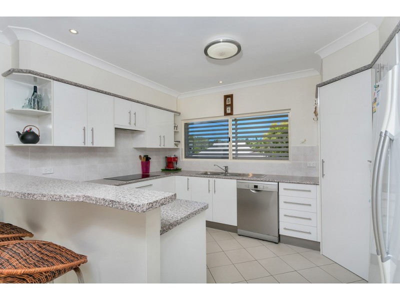 19 Trivia Street, Palm Cove QLD 4879