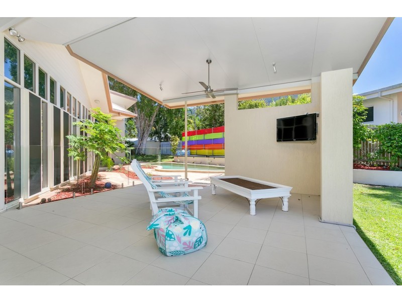 19 Trivia Street, Palm Cove QLD 4879