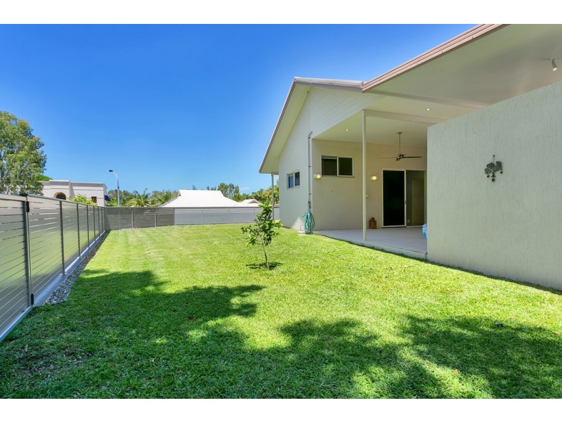19 Trivia Street, Palm Cove QLD 4879
