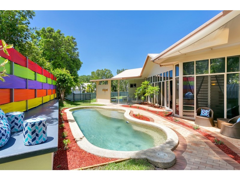 19 Trivia Street, Palm Cove QLD 4879