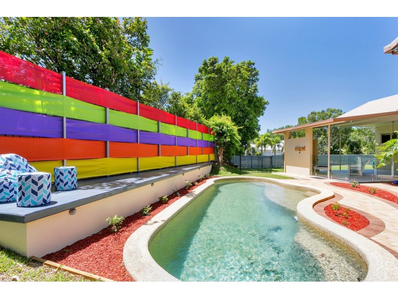 19 Trivia Street, Palm Cove QLD 4879