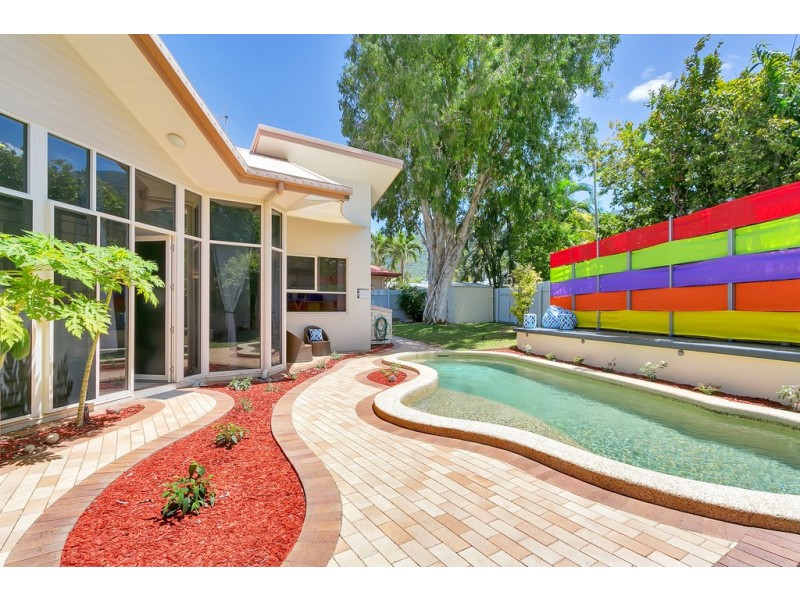 19 Trivia Street, Palm Cove QLD 4879