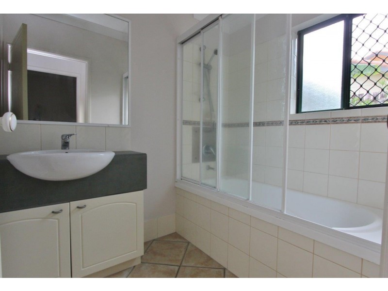 3 Helsdon Close, Clifton Beach QLD 4879