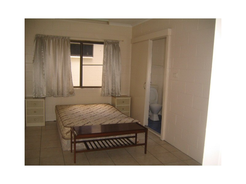 2/21 Endeavour Road, Clifton Beach QLD 4879