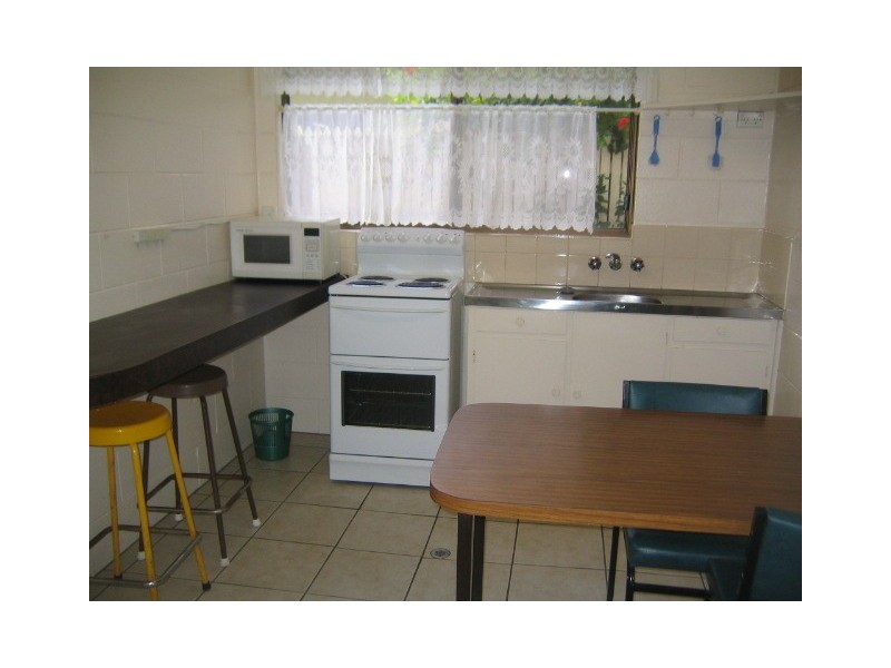 2/21 Endeavour Road, Clifton Beach QLD 4879