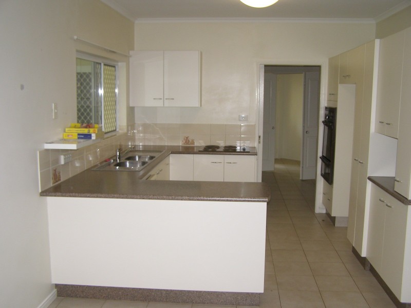 2 Jasmine Street, Redlynch QLD 4870