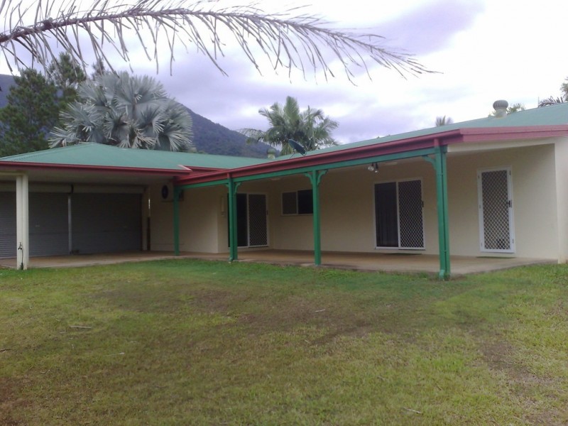 2 Jasmine Street, Redlynch QLD 4870