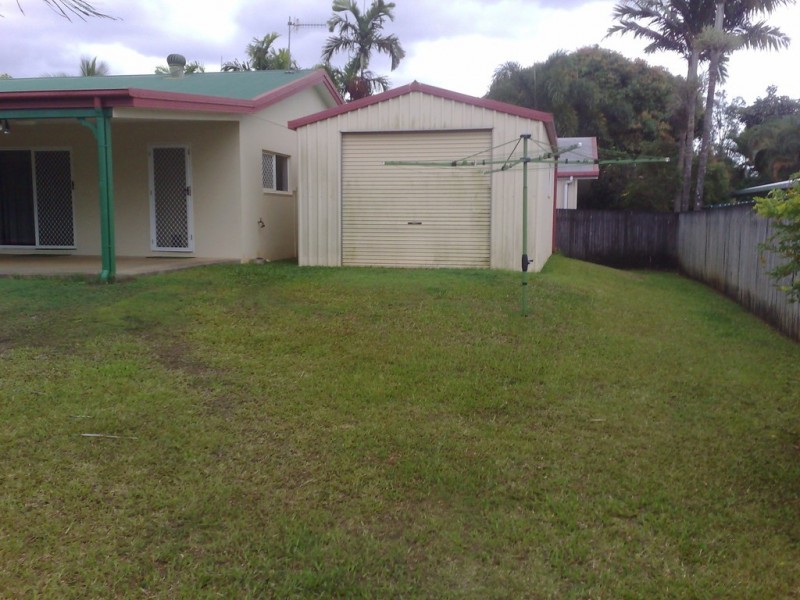 2 Jasmine Street, Redlynch QLD 4870