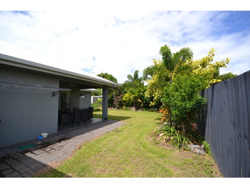 3 Como Close, Kewarra Beach QLD 4879