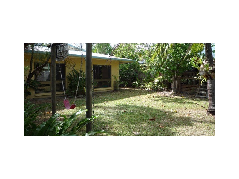 2/4 Agincourt Close, Clifton Beach QLD 4879