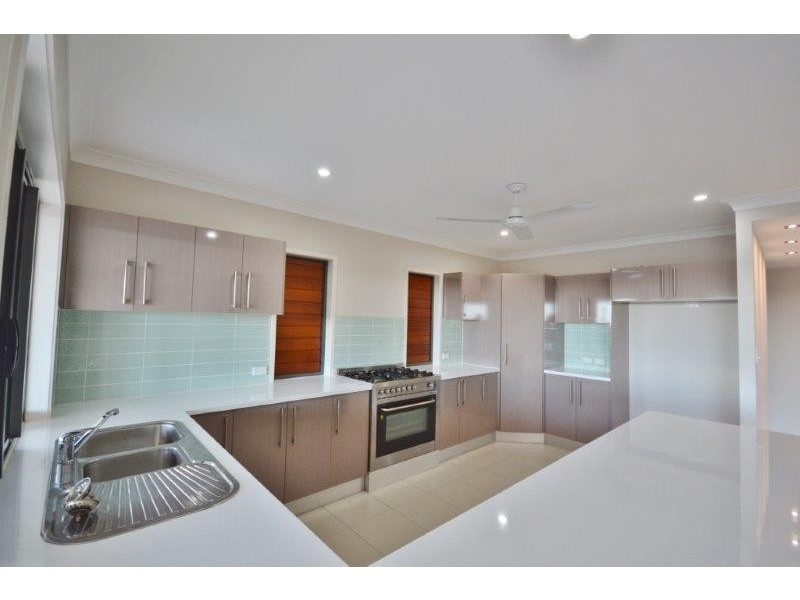 19 Savannah Street, Palm Cove QLD 4879