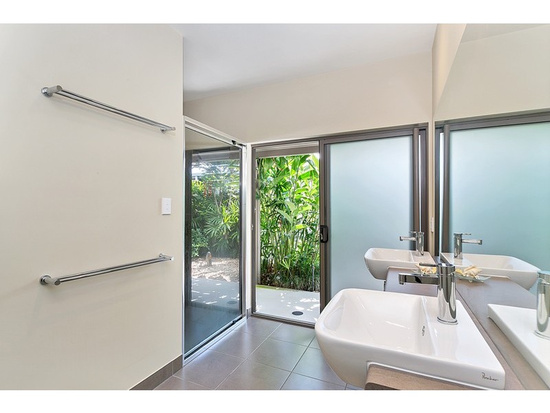 19 Endeavour Road, Clifton Beach QLD 4879