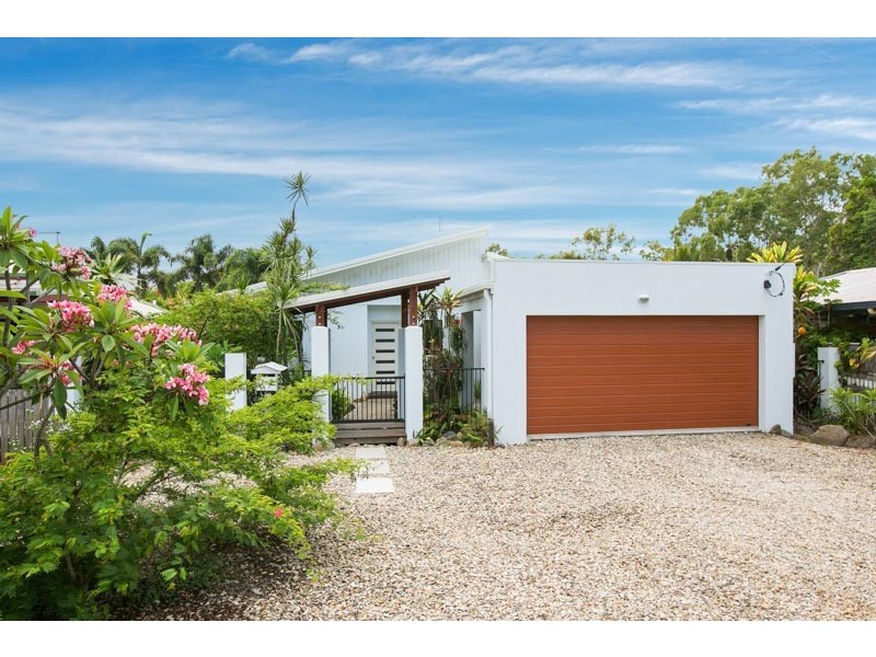21 Poinsettia Street, Holloways Beach QLD 4878