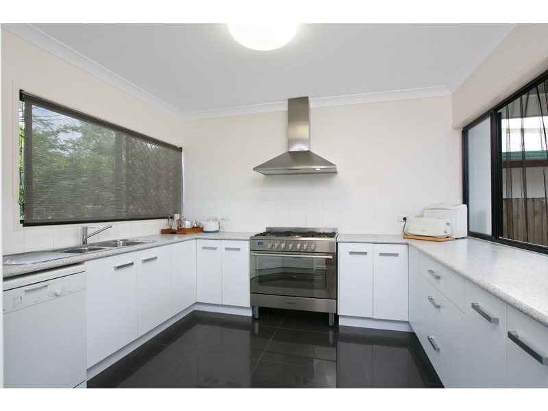 21 Poinsettia Street, Holloways Beach QLD 4878
